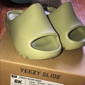 YEEZY RESIN ADIDAS SLIDES SZ 8 INFANT/KIDS